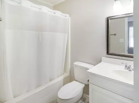 Bath - 5367 Constitution Rd, Crestview, FL 32539 photo 1 of 2