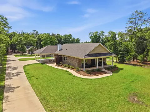6004 Staff Rd, Crestview, FL 32536