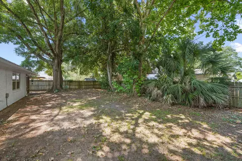 Exterior - 39 9th St, Shalimar, FL 32579 photo 5 of 8
