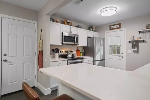 Kitchen - 39 9th St, Shalimar, FL 32579 photo 6 of 7
