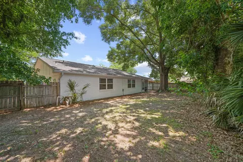 Exterior - 39 9th St, Shalimar, FL 32579 photo 4 of 8