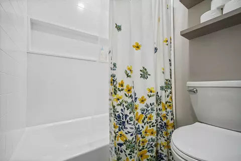 Bath - 39 9th St, Shalimar, FL 32579 photo 4 of 7