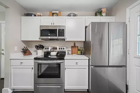 Kitchen - 39 9th St, Shalimar, FL 32579 photo 4 of 7