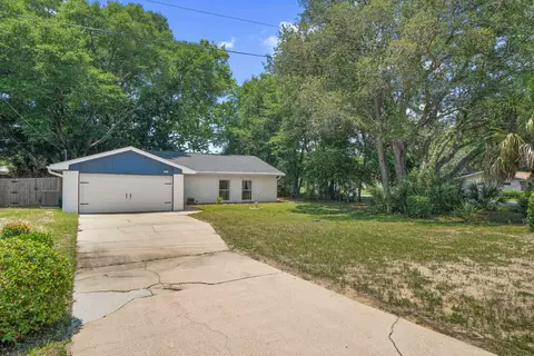Exterior - 39 9th St, Shalimar, FL 32579 photo 2 of 8