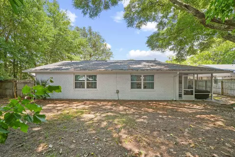 Exterior - 39 9th St, Shalimar, FL 32579 photo 3 of 8