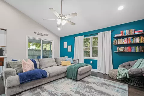 Living - 39 9th St, Shalimar, FL 32579 photo 3 of 3