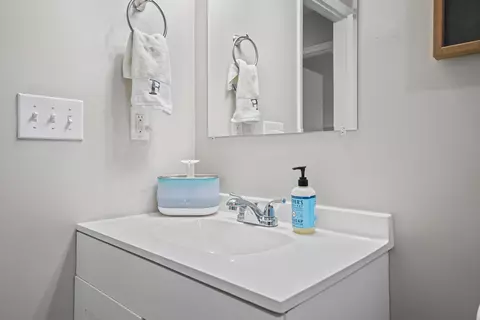 Bath - 39 9th St, Shalimar, FL 32579 photo 5 of 7
