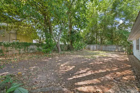 Exterior - 39 9th St, Shalimar, FL 32579 photo 6 of 8