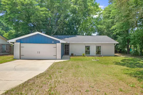 39 9th St, Shalimar, FL 32579