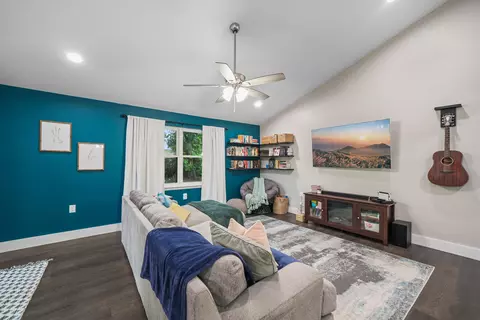 Living - 39 9th St, Shalimar, FL 32579 photo 1 of 3