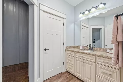 Bath - 3094 Zach Ave, Crestview, FL 32536 photo 7 of 9