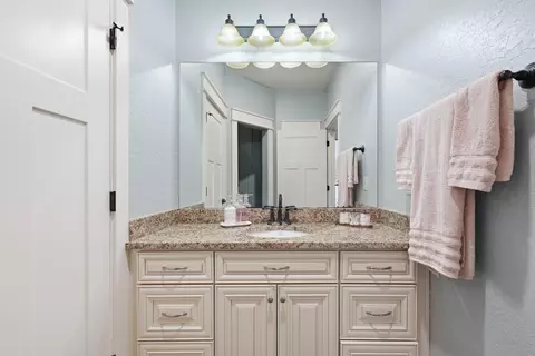 Bath - 3094 Zach Ave, Crestview, FL 32536 photo 8 of 9