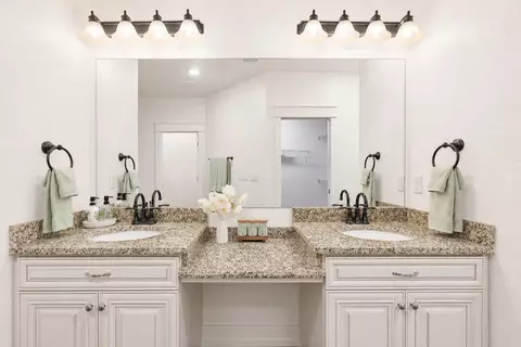 Bath - 3094 Zach Ave, Crestview, FL 32536 photo 6 of 9