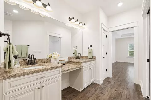 Bath - 3094 Zach Ave, Crestview, FL 32536 photo 5 of 9