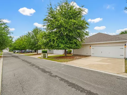 Exterior - 237 Nelly St, Freeport, FL 32439 photo 5 of 19