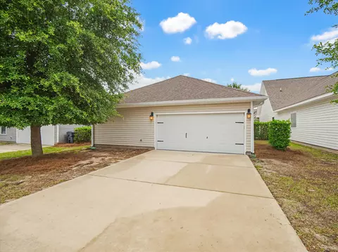 Exterior - 237 Nelly St, Freeport, FL 32439 photo 4 of 19