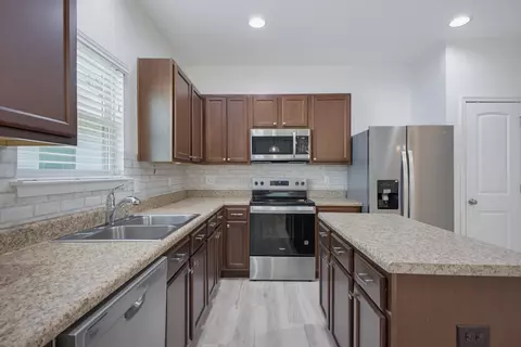 Kitchen - 237 Nelly St, Freeport, FL 32439 photo 3 of 5
