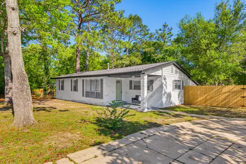 1095 Texas Pkwy, Crestview, FL 32536