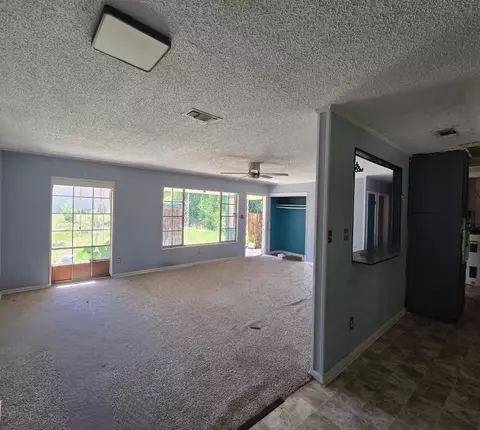 Living - 298 Averitt Pl, Crestview, FL 32539 photo 2 of 3