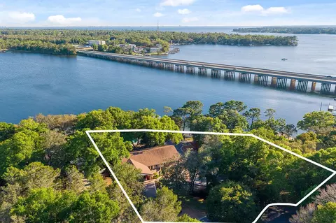 104 Bayou Dr, Niceville, FL 32578