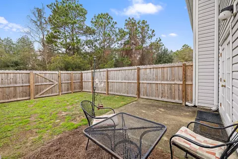 Exterior - 171 Swaying Pine Ct, Crestview, FL 32539 photo 9 of 11