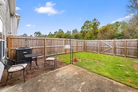 Exterior - 171 Swaying Pine Ct, Crestview, FL 32539 photo 10 of 11