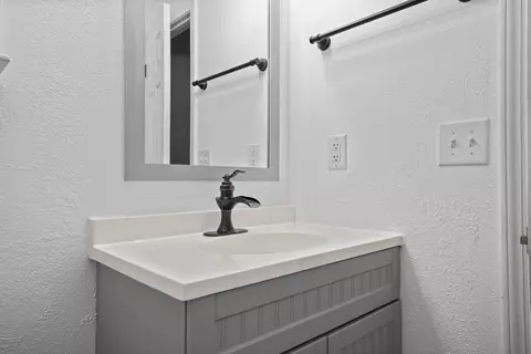 Bath - 3010 Windsor Cir, Crestview, FL 32539 photo 6 of 7