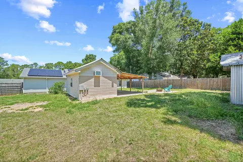 Exterior - 3010 Windsor Cir, Crestview, FL 32539 photo 7 of 11