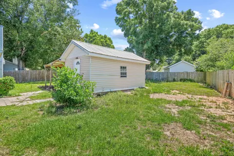 Exterior - 3010 Windsor Cir, Crestview, FL 32539 photo 11 of 11