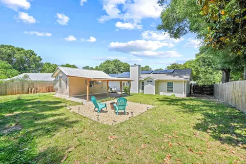 Exterior - 3010 Windsor Cir, Crestview, FL 32539 photo 5 of 11