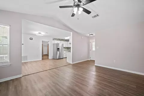 Living - 3010 Windsor Cir, Crestview, FL 32539 photo 1 of 4