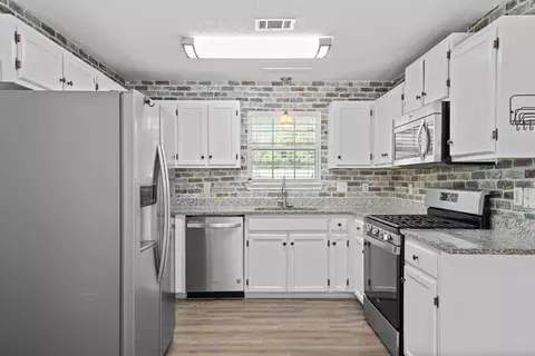 Kitchen - 3010 Windsor Cir, Crestview, FL 32539 photo 1 of 3