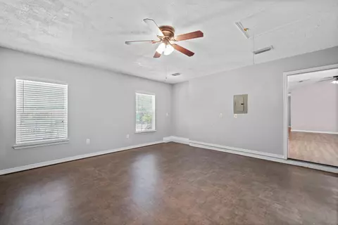 Living - 3010 Windsor Cir, Crestview, FL 32539 photo 4 of 4