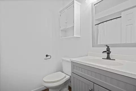 Bath - 3010 Windsor Cir, Crestview, FL 32539 photo 3 of 7