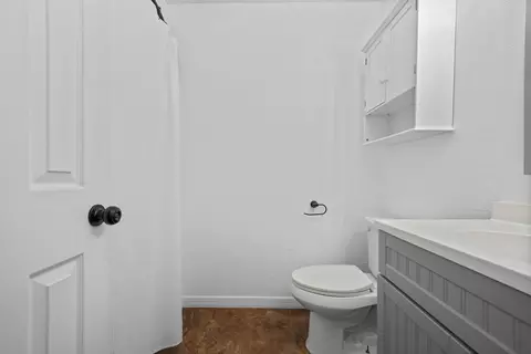 Bath - 3010 Windsor Cir, Crestview, FL 32539 photo 4 of 7
