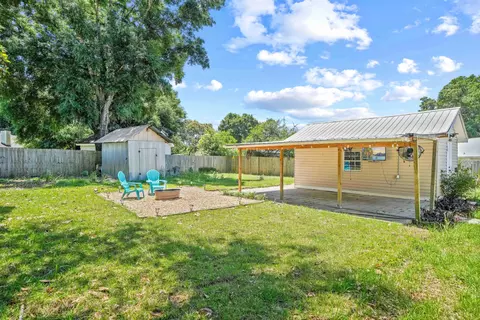 Exterior - 3010 Windsor Cir, Crestview, FL 32539 photo 4 of 11