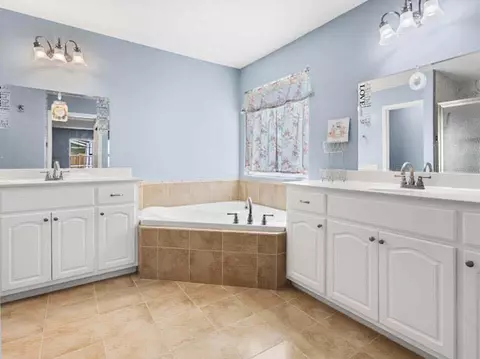 Bath - 3720 Bay Tree Rd, Lynn Haven, FL 32444 photo 4 of 5