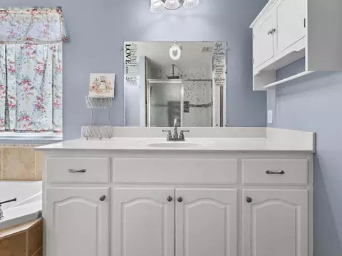 Bath - 3720 Bay Tree Rd, Lynn Haven, FL 32444 photo 3 of 5