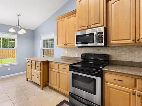 Kitchen - 3720 Bay Tree Rd, Lynn Haven, FL 32444 photo 4 of 5