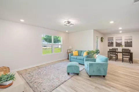 Living - 5463 Jenee Ct, Crestview, FL 32539 photo 2 of 3