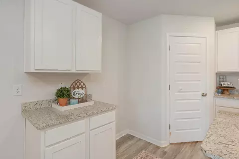 Entry Way - 5463 Jenee Ct, Crestview, FL 32539 photo 5 of 6