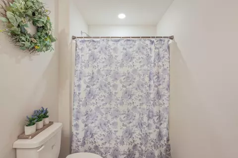 Bath - 5463 Jenee Ct, Crestview, FL 32539 photo 2 of 5