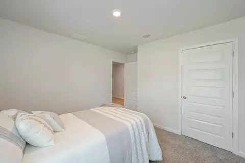 Bedroom - 5463 Jenee Ct, Crestview, FL 32539 photo 4 of 8