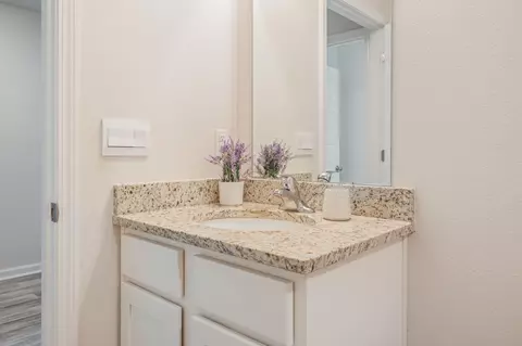 Bath - 5463 Jenee Ct, Crestview, FL 32539 photo 3 of 5
