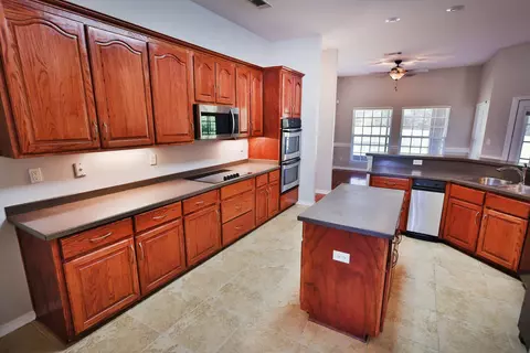 Kitchen - 105 Par Ct, Crestview, FL 32536 photo 2 of 7