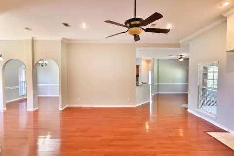 Living - 105 Par Ct, Crestview, FL 32536 photo 4 of 8