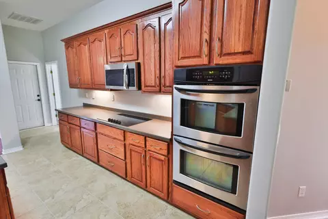 Kitchen - 105 Par Ct, Crestview, FL 32536 photo 6 of 7