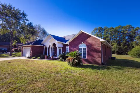 Exterior - 105 Par Ct, Crestview, FL 32536 photo 3 of 15