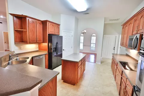 Kitchen - 105 Par Ct, Crestview, FL 32536 photo 4 of 7