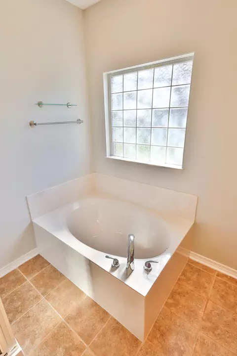 Bath - 105 Par Ct, Crestview, FL 32536 photo 2 of 15